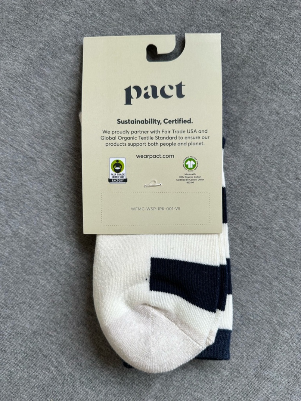 ✨NWT✨ Pact | Women's Premium Crew Socks Navy & White Stripe - Picture 3 of 3